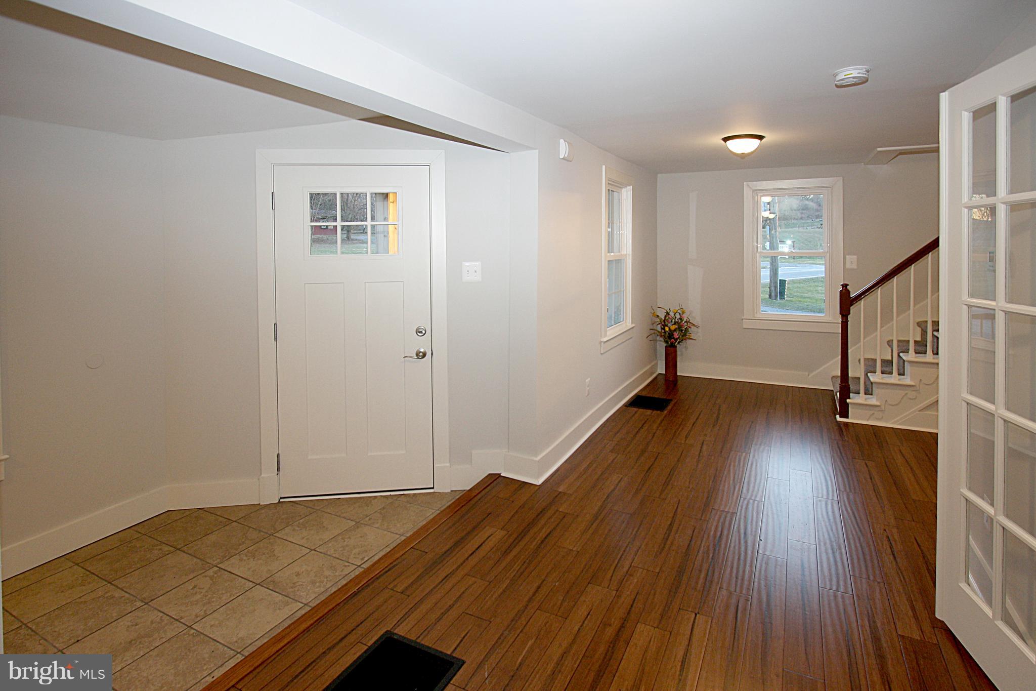 14448 Edgemont Road Smithsburg, MD 21783 - Photo 12 of 49 Foyer (12x10)