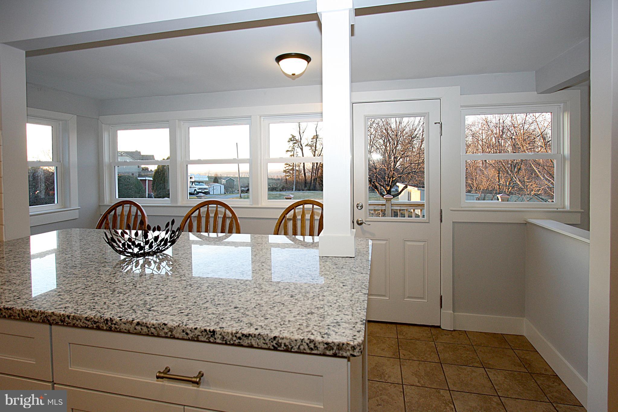 14448 Edgemont Road Smithsburg, MD 21783 - Photo 16 of 49 Breakfast Nook (16x5)