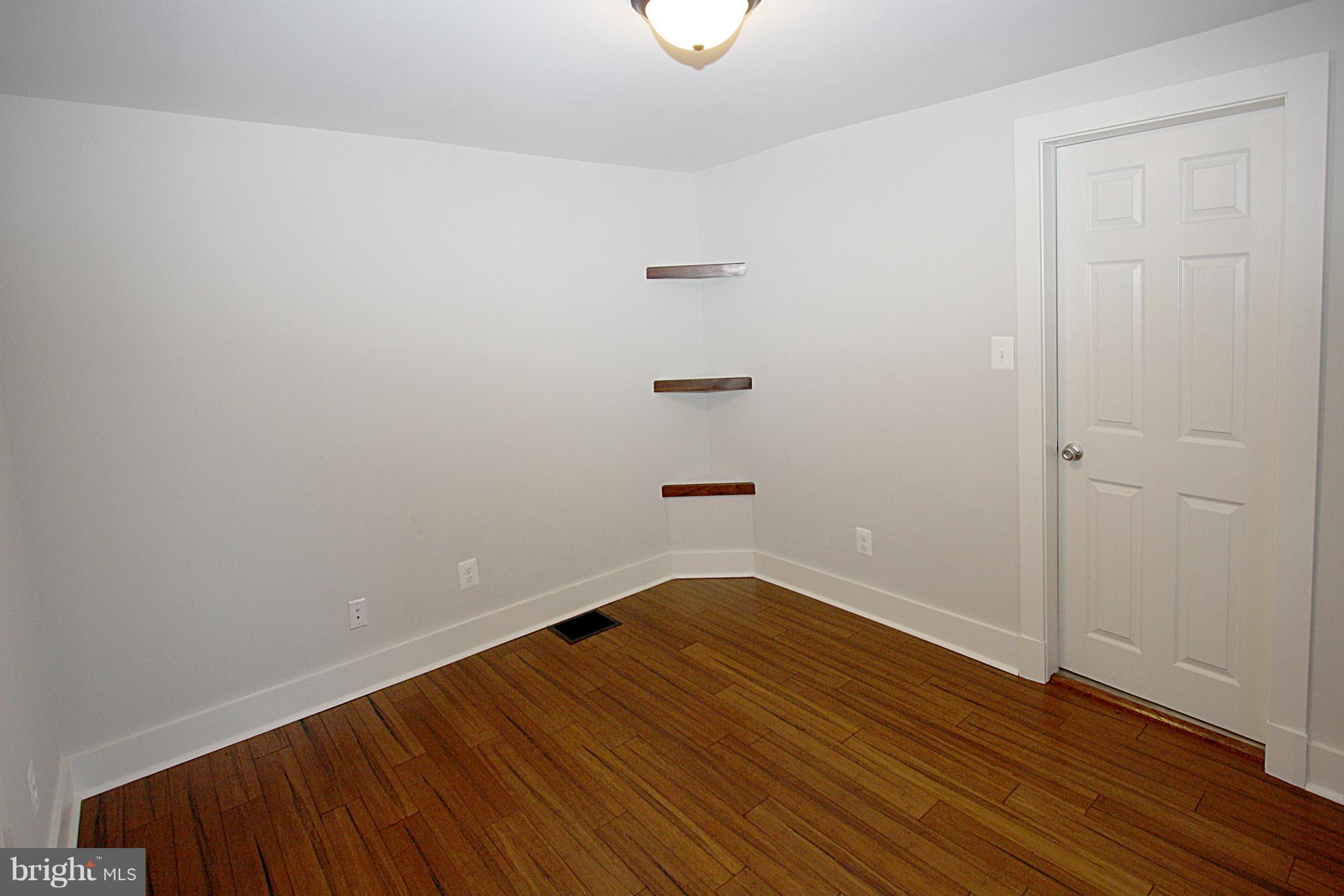 14448 Edgemont Road Smithsburg, MD 21783 - Photo 23 of 49 Office/Den/Study (11x10)