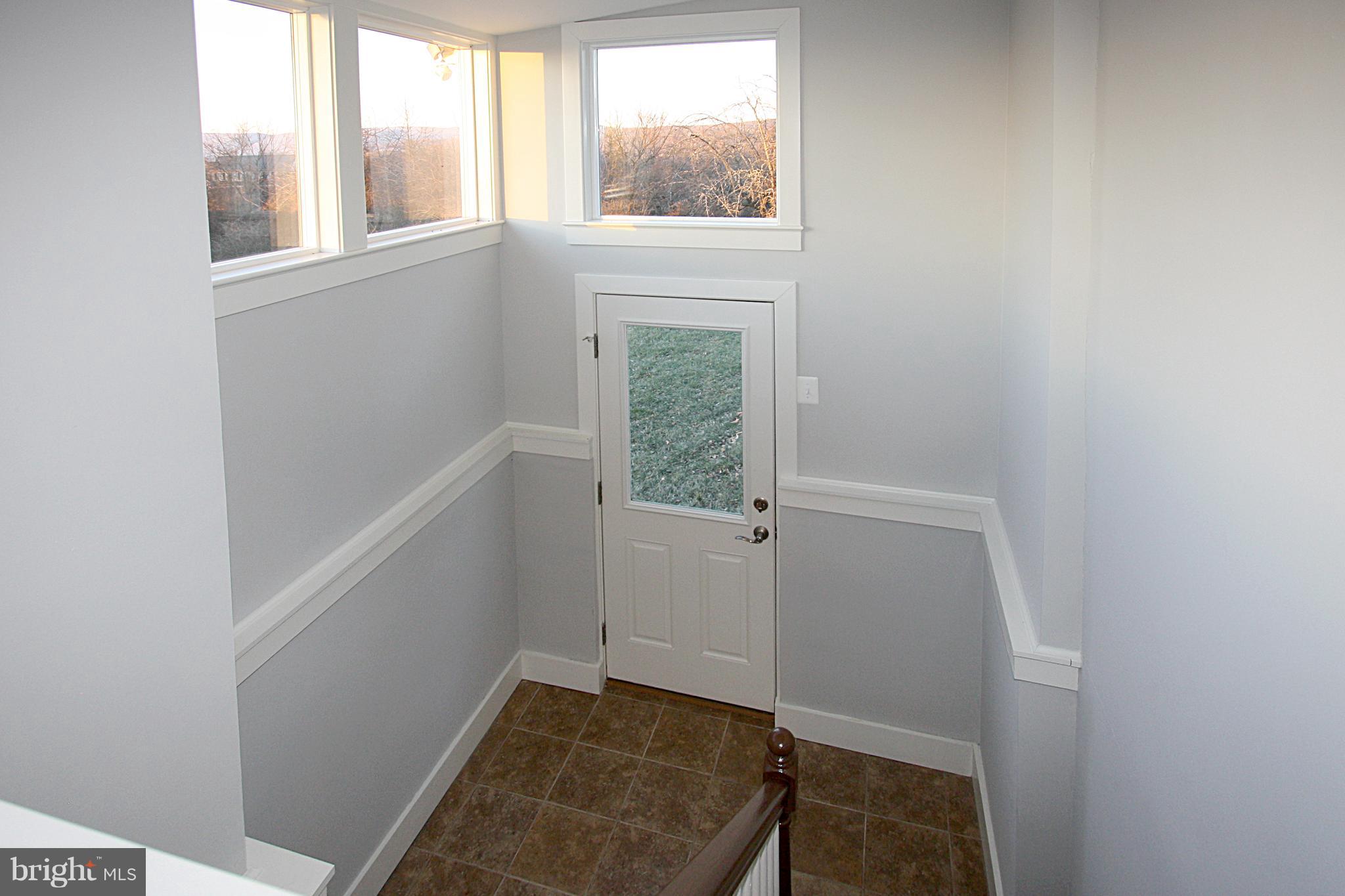 14448 Edgemont Road Smithsburg, MD 21783 - Photo 25 of 49 Lower Landing From Nook