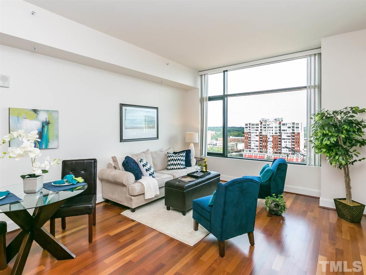 Living/Dining/Kitchen have Brazilian Cherry floors