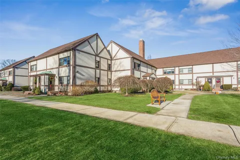 $385,000 | 107 15th Street, Unit E1, Garden City, NY 11530