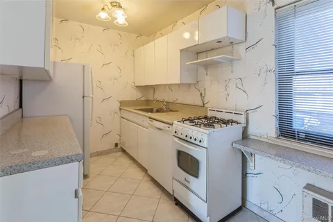 $385,000 | 107 15th Street, Unit E1, Garden City, NY 11530