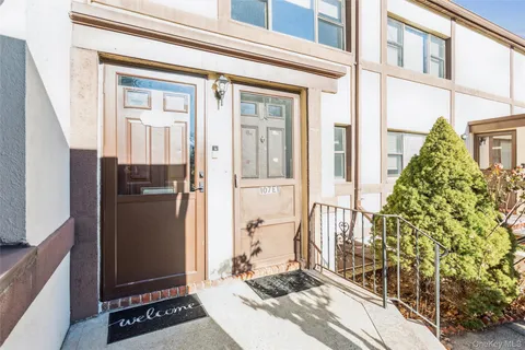 $385,000 | 107 15th Street, Unit E1, Garden City, NY 11530