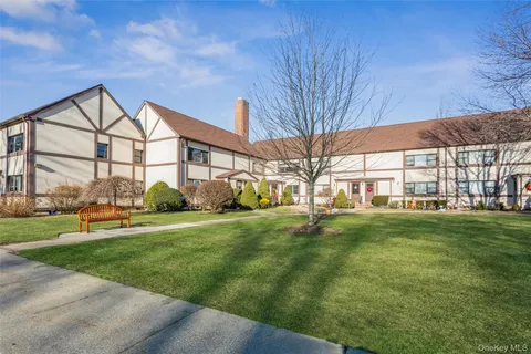 $385,000 | 107 15th Street, Unit E1, Garden City, NY 11530