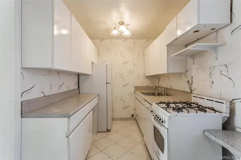 $385,000 | 107 15th Street, Unit E1, Garden City, NY 11530