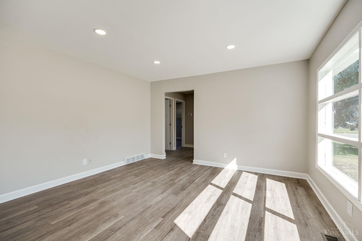 395 Dundee Circle Riverside, OH 45431 - Photo 8 of 46 Gallery Image 8