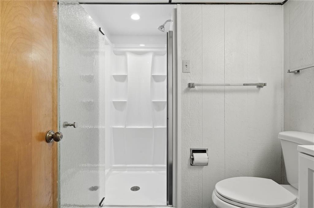 2055 Washington Road Pittsburgh, PA 15241 - Photo 29 of 31 a bathroom with a shower and a toilet