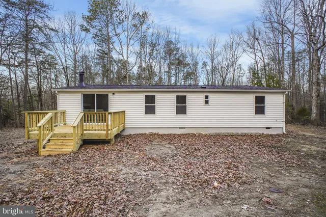 a view of a house with a yard and tree