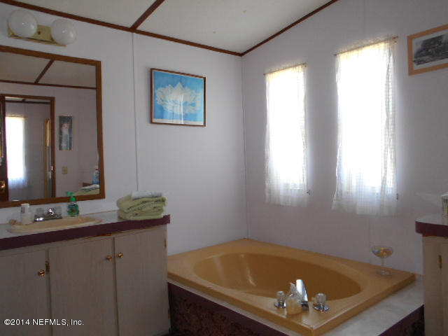 365 Kirk Road Jacksonville, FL 32218 - Photo 10 of 32 09 split vanity garden tub