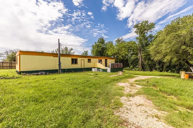 $75,000 | 190 Creek Drive, Whitney, TX 76692