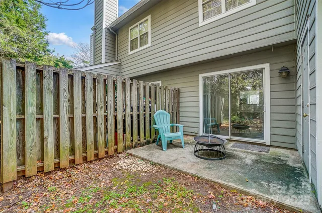 a view of a house with backyard and porch