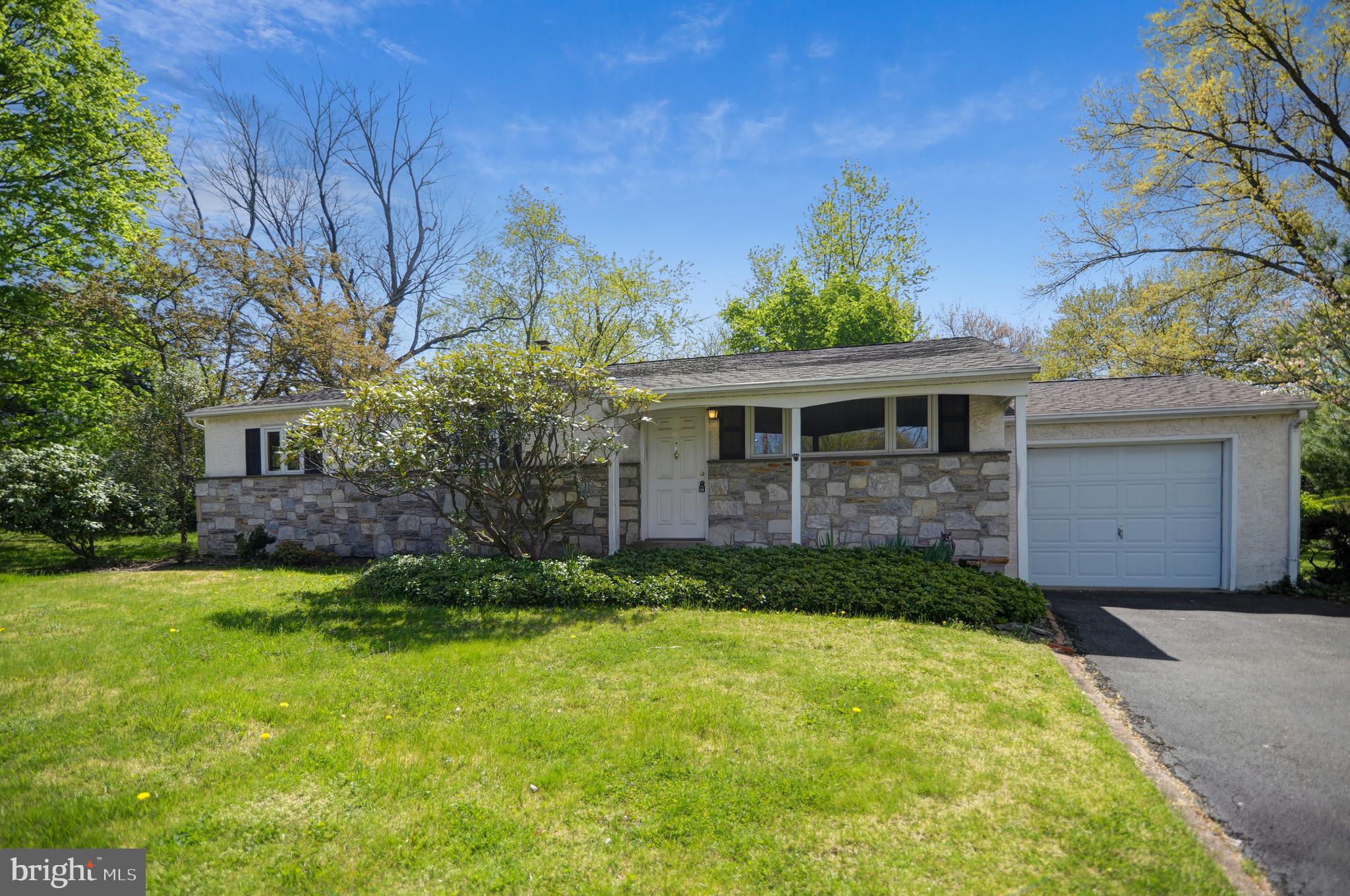144 Cardinal Road Chalfont, PA 18914 - Photo 1 of 24 Gallery Image 1