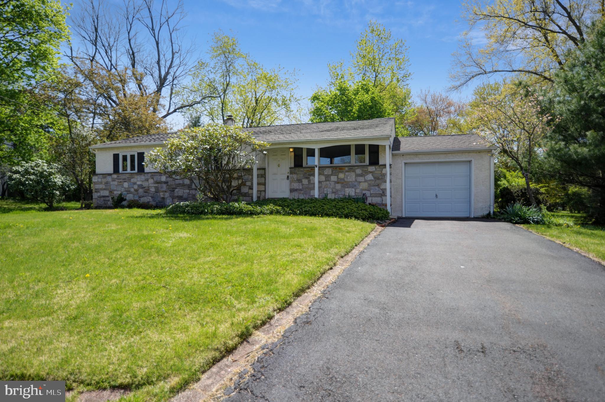 144 Cardinal Road Chalfont, PA 18914 - Photo 2 of 24 Gallery Image 2