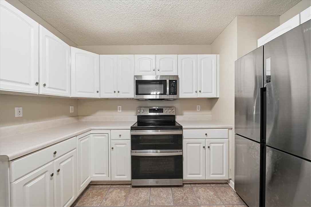 101 Grand Oak Circle Pendleton, SC 29670 - Photo 14 of 40 White cabinetry and stainless steel appliances complete this functional cooking space.