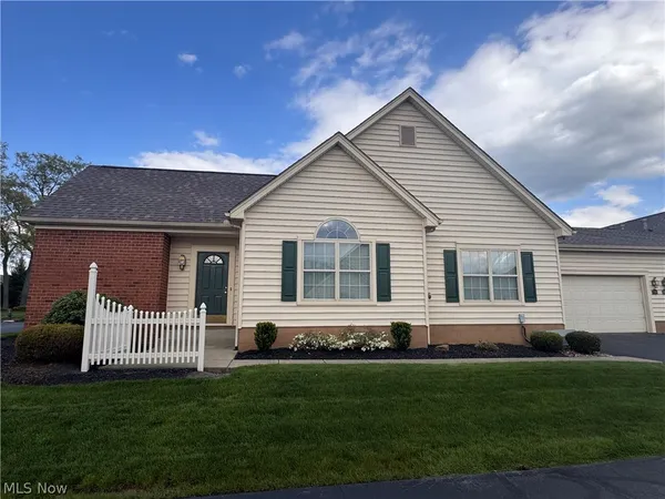 $239,000 | 216 Village Court, Columbiana, OH 44408