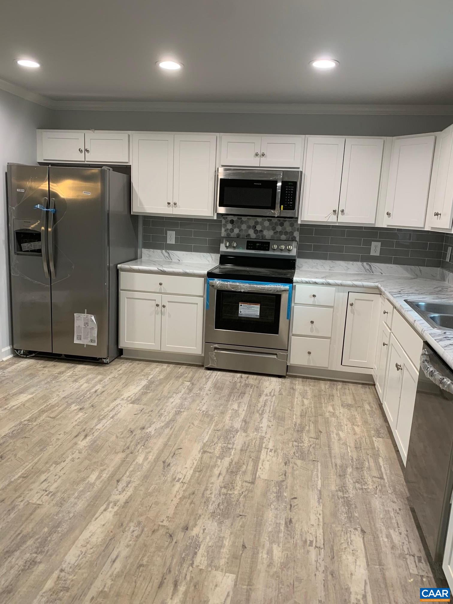 6 Windy Way Palmyra, VA 22963 - Photo 4 of 8 a kitchen with stainless steel appliances granite countertop a stove a sink and a refrigerator