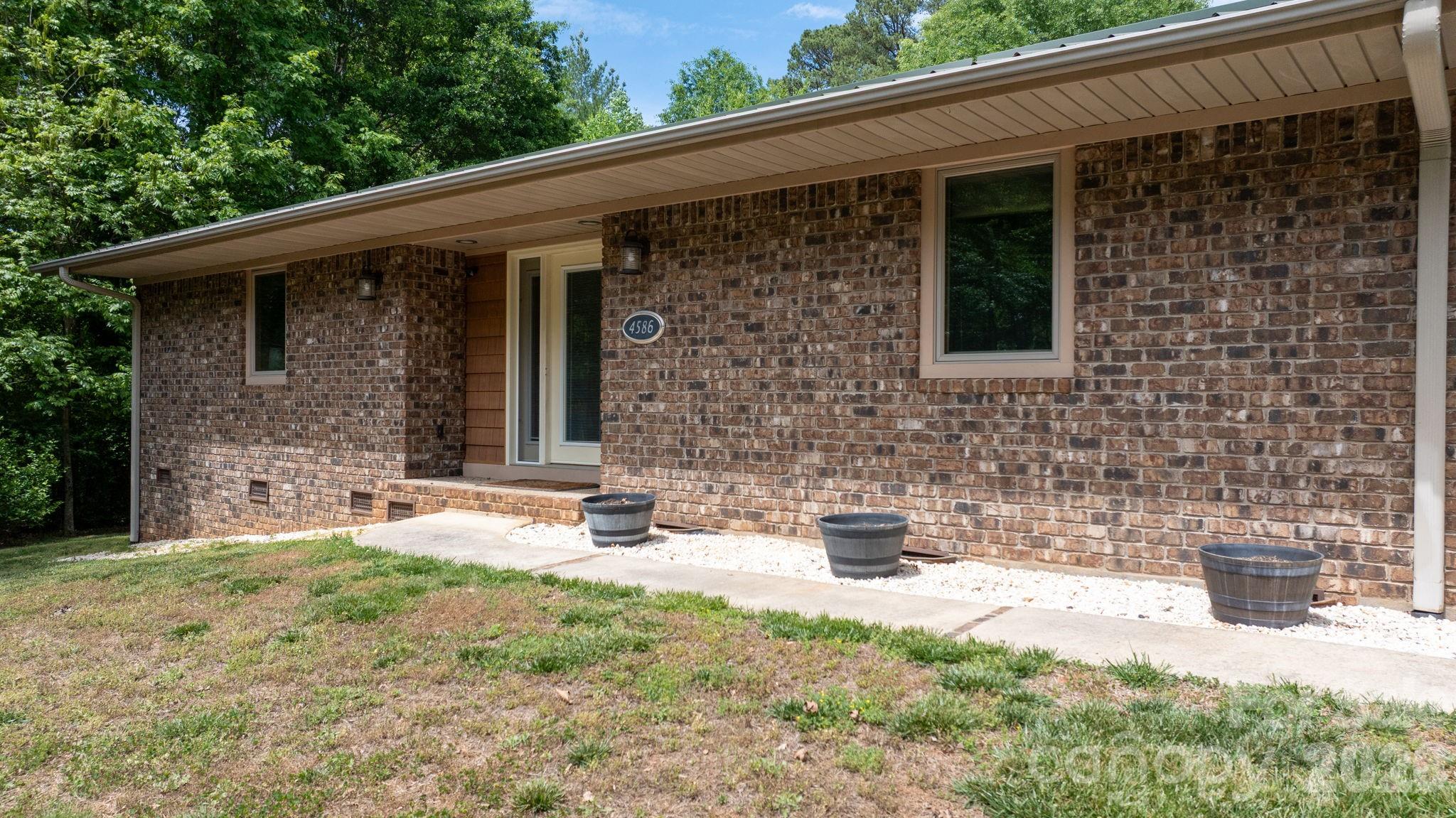 4586 Charlotte Street Conover, NC 28613 - Photo 2 of 48