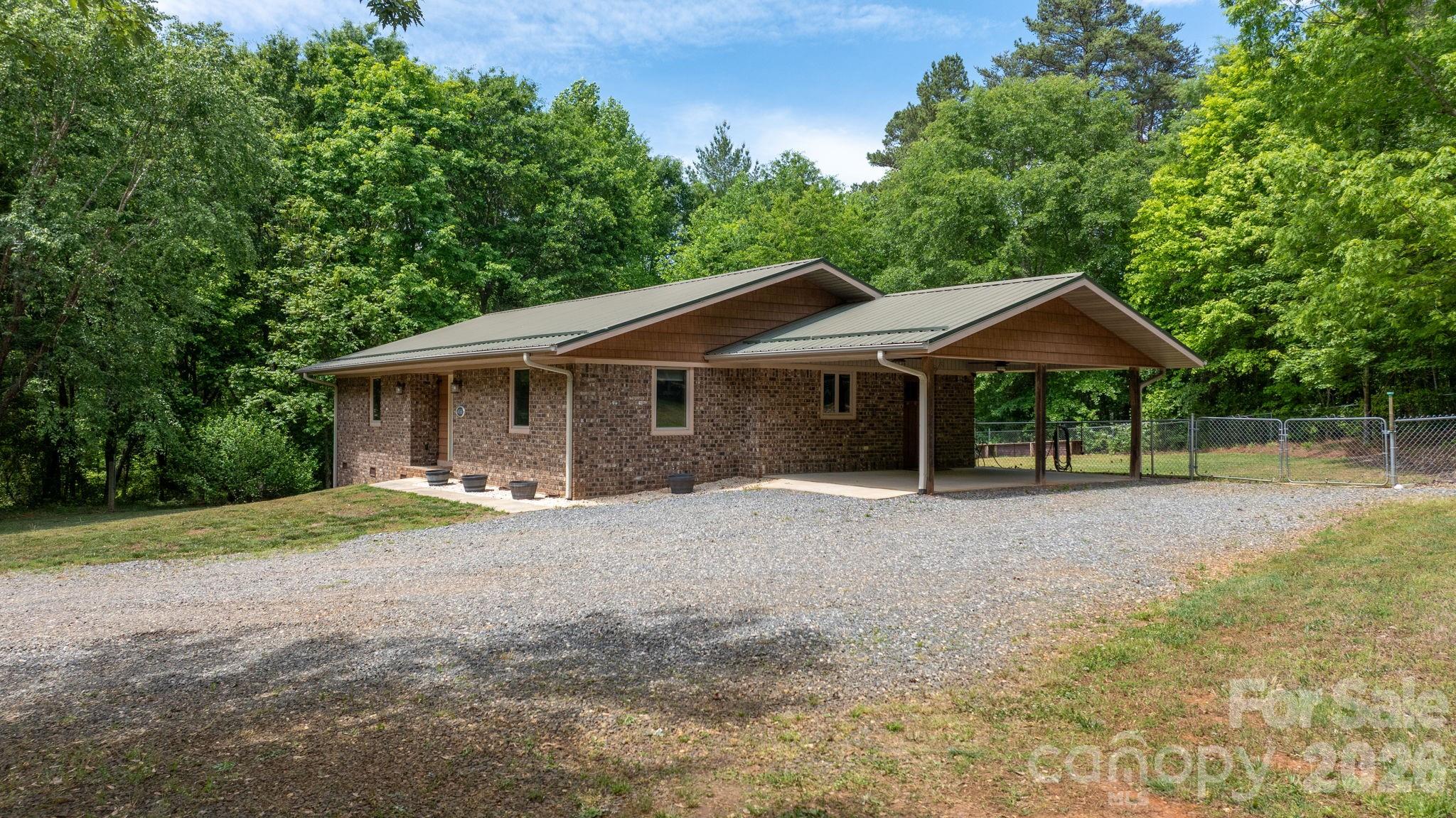 4586 Charlotte Street Conover, NC 28613 - Photo 5 of 48