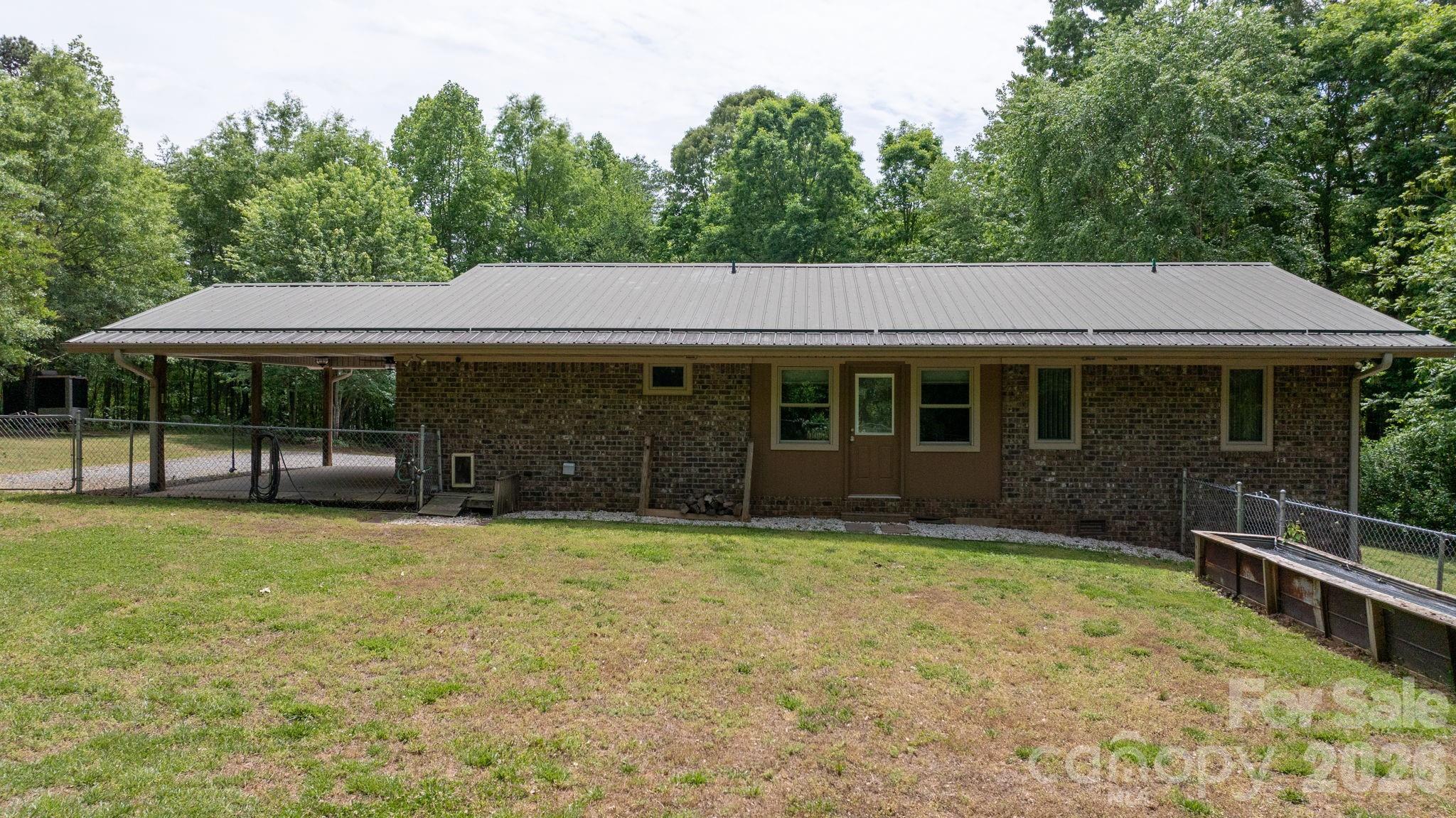 4586 Charlotte Street Conover, NC 28613 - Photo 9 of 48