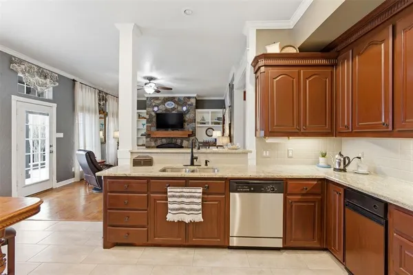 $549,000 | 906 Valley View Avenue, Red Oak, TX 75154