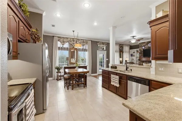 $549,000 | 906 Valley View Avenue, Red Oak, TX 75154