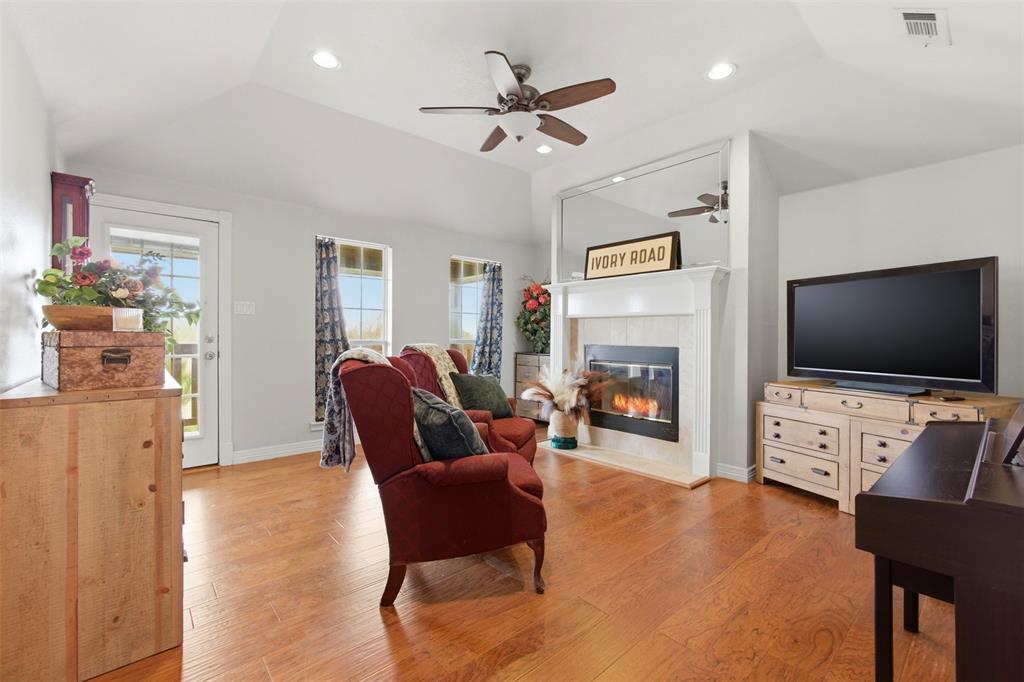 906 Valley View Avenue Red Oak, TX 75154 - Photo 19 of 40 This is a 3rd living area. It is located upstairs.
