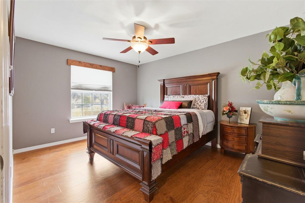 906 Valley View Avenue Red Oak, TX 75154 - Photo 22 of 40 Upstairs