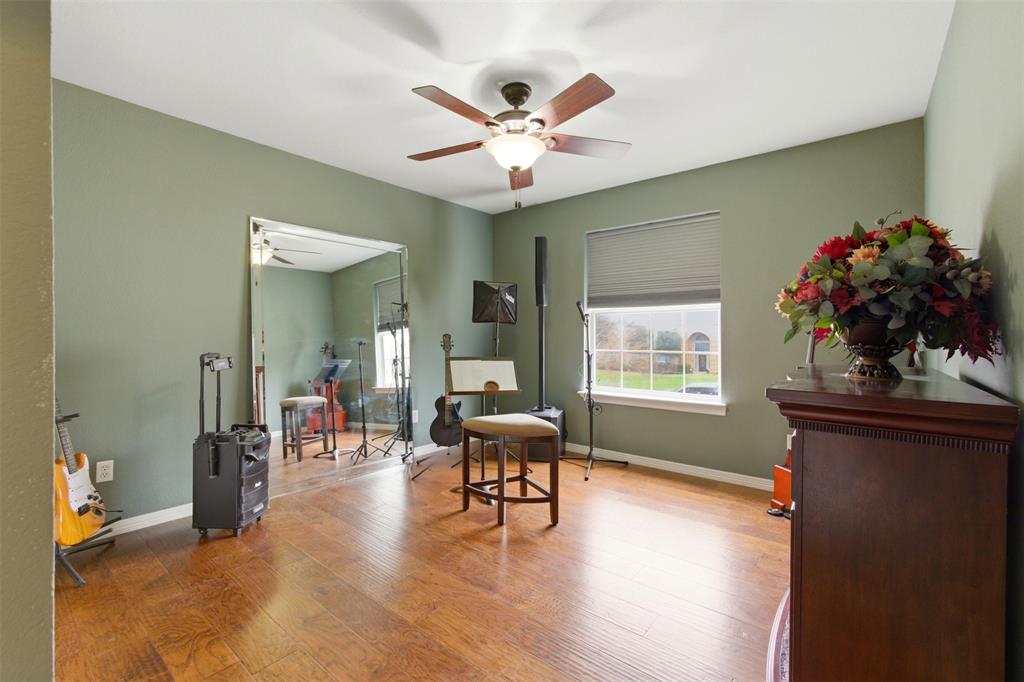 906 Valley View Avenue Red Oak, TX 75154 - Photo 23 of 40 Upstairs