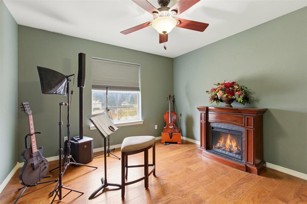 906 Valley View Avenue Red Oak, TX 75154 - Photo 24 of 40 Upstairs