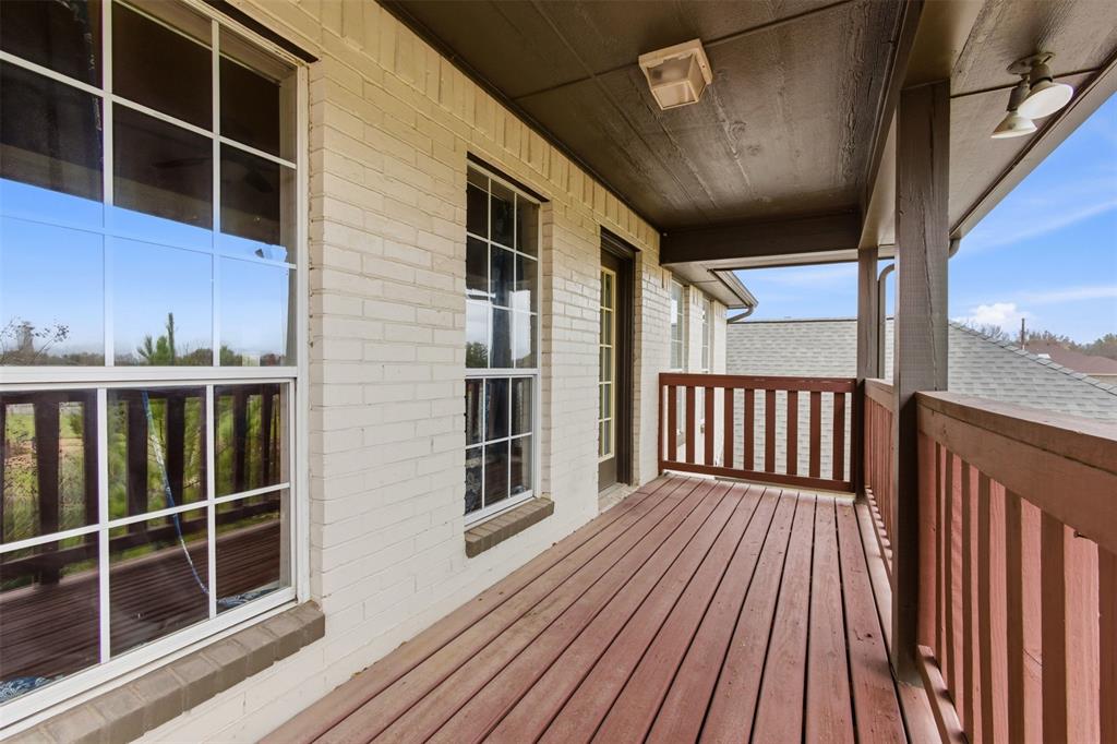 906 Valley View Avenue Red Oak, TX 75154 - Photo 26 of 40 Located off upstairs living area