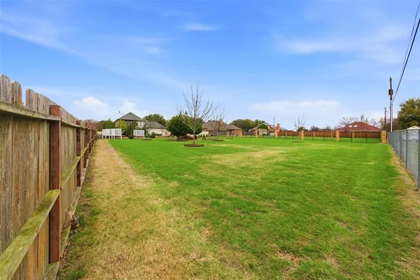 $549,000 | 906 Valley View Avenue, Red Oak, TX 75154