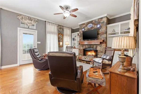 $549,000 | 906 Valley View Avenue, Red Oak, TX 75154