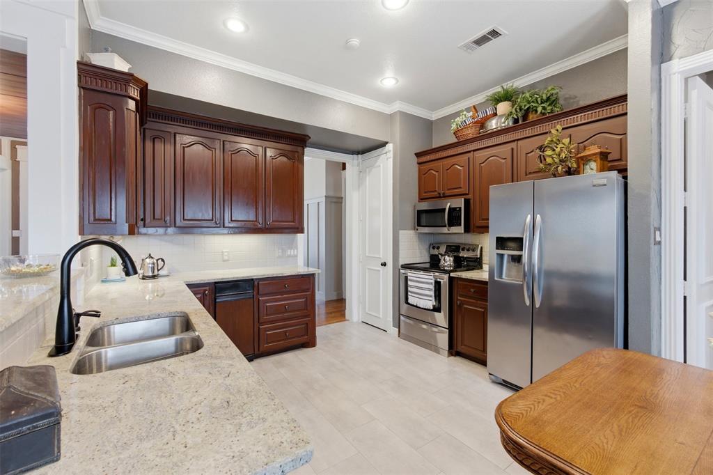 906 Valley View Avenue Red Oak, TX 75154 - Photo 10 of 40