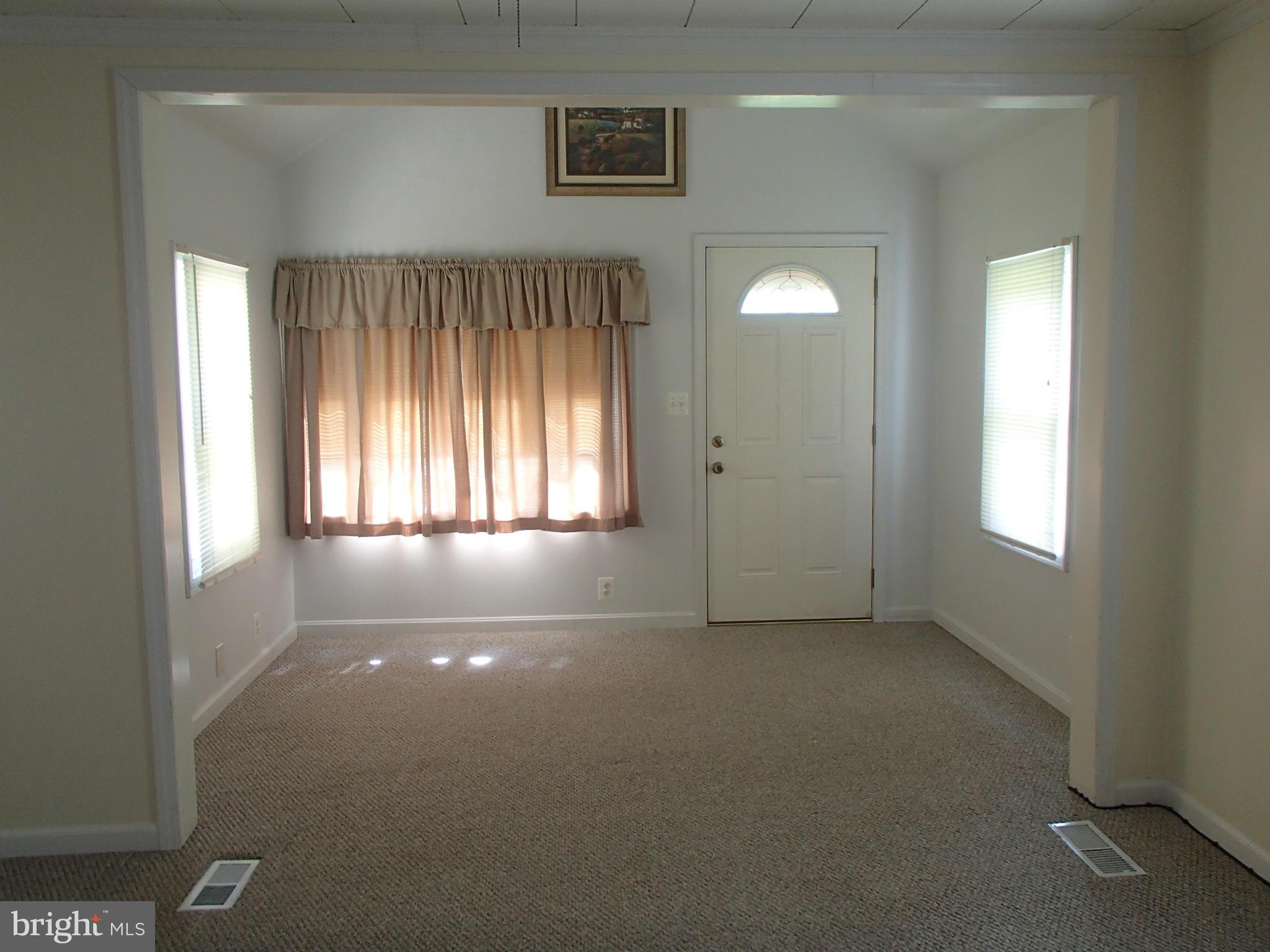 8174 Lea Road Pasadena, MD 21122 - Photo 12 of 29 Living Room