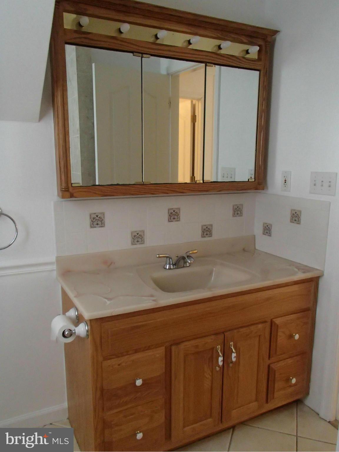 8174 Lea Road Pasadena, MD 21122 - Photo 18 of 29 Bath