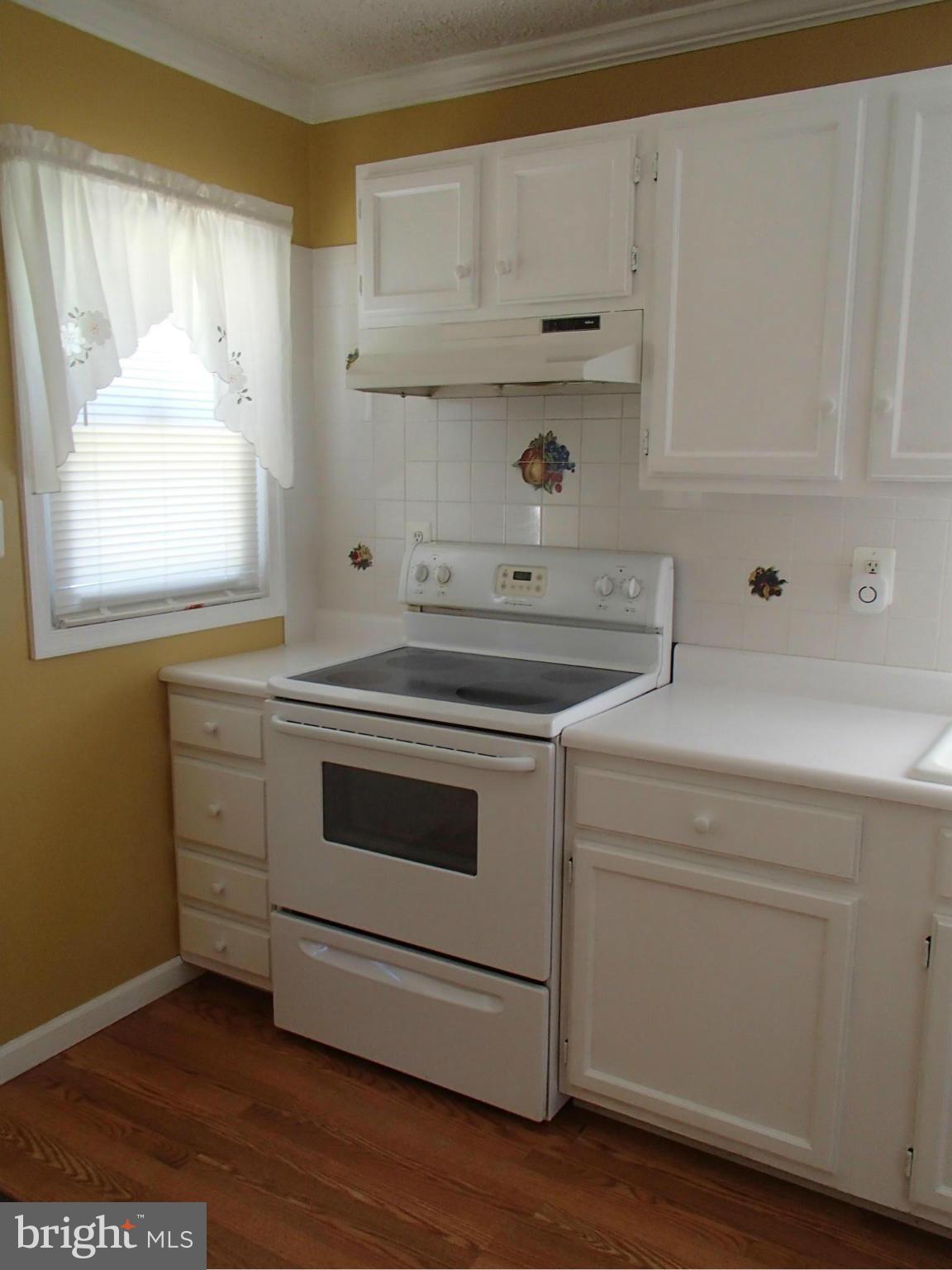 8174 Lea Road Pasadena, MD 21122 - Photo 8 of 29 Kitchen