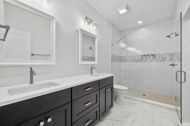 $589,000 | 925 West Baywood Drive, Bloomington, IN 47403