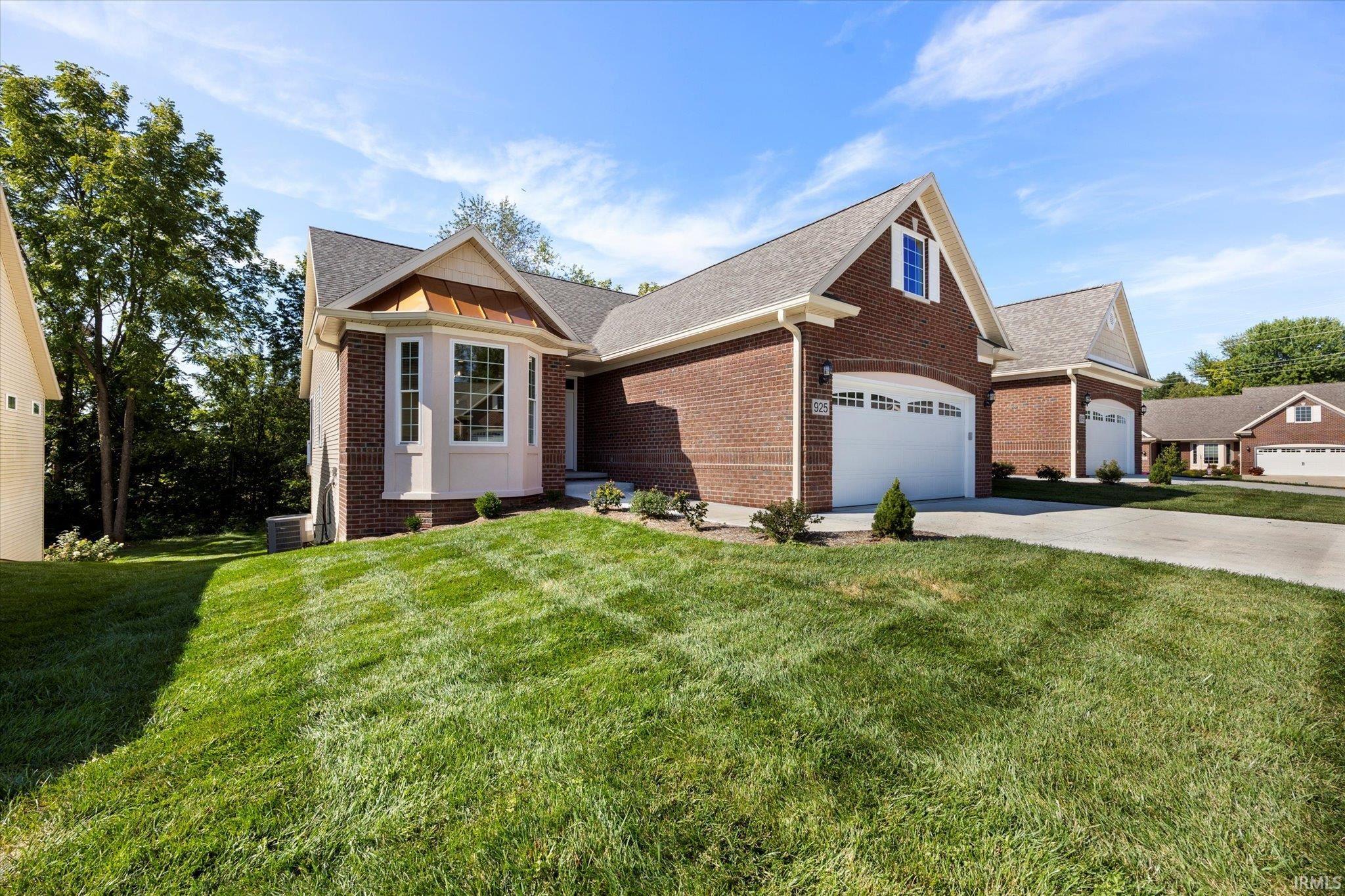 925 West Baywood Drive Bloomington, IN 47403 - Photo 2 of 32