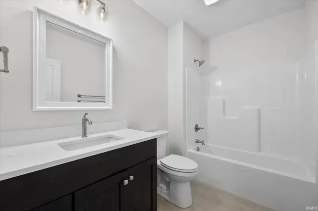 $589,000 | 925 West Baywood Drive, Bloomington, IN 47403