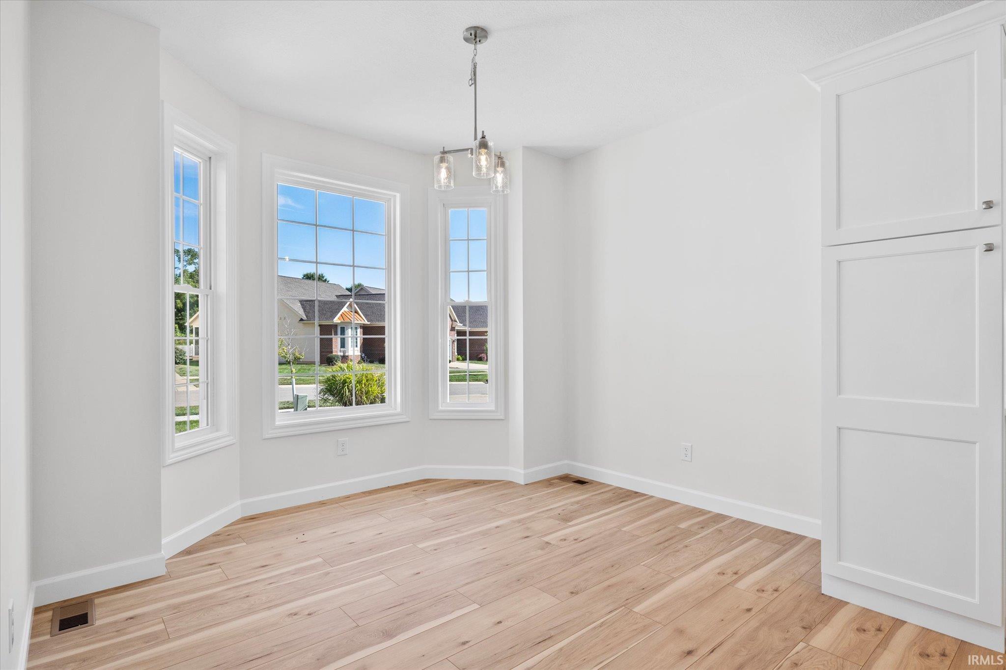 925 West Baywood Drive Bloomington, IN 47403 - Photo 4 of 32