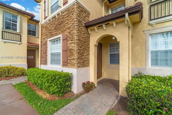 $2,380 | 1720 Northeast 33rd Avenue, Unit 1045, Homestead, FL 33033