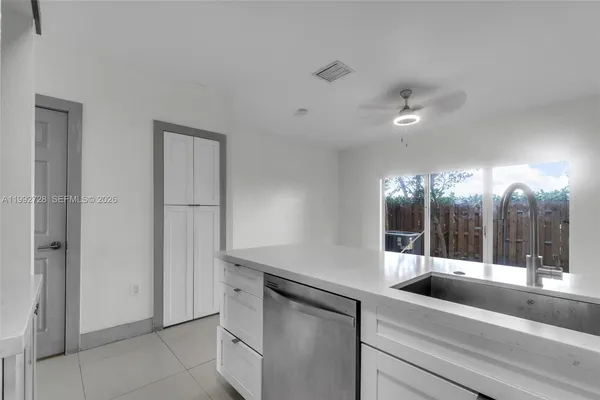 $2,380 | 1720 Northeast 33rd Avenue, Unit 1045, Homestead, FL 33033