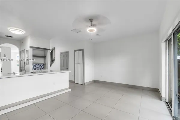 $2,380 | 1720 Northeast 33rd Avenue, Unit 1045, Homestead, FL 33033