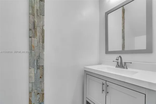 $2,380 | 1720 Northeast 33rd Avenue, Unit 1045, Homestead, FL 33033