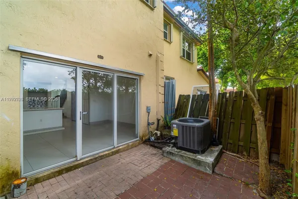 $2,380 | 1720 Northeast 33rd Avenue, Unit 1045, Homestead, FL 33033