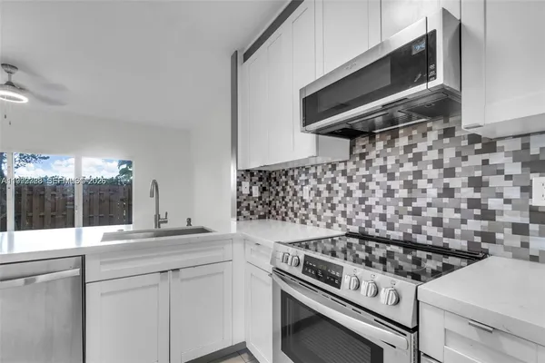 $2,380 | 1720 Northeast 33rd Avenue, Unit 1045, Homestead, FL 33033