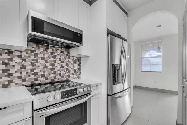 $2,380 | 1720 Northeast 33rd Avenue, Unit 1045, Homestead, FL 33033