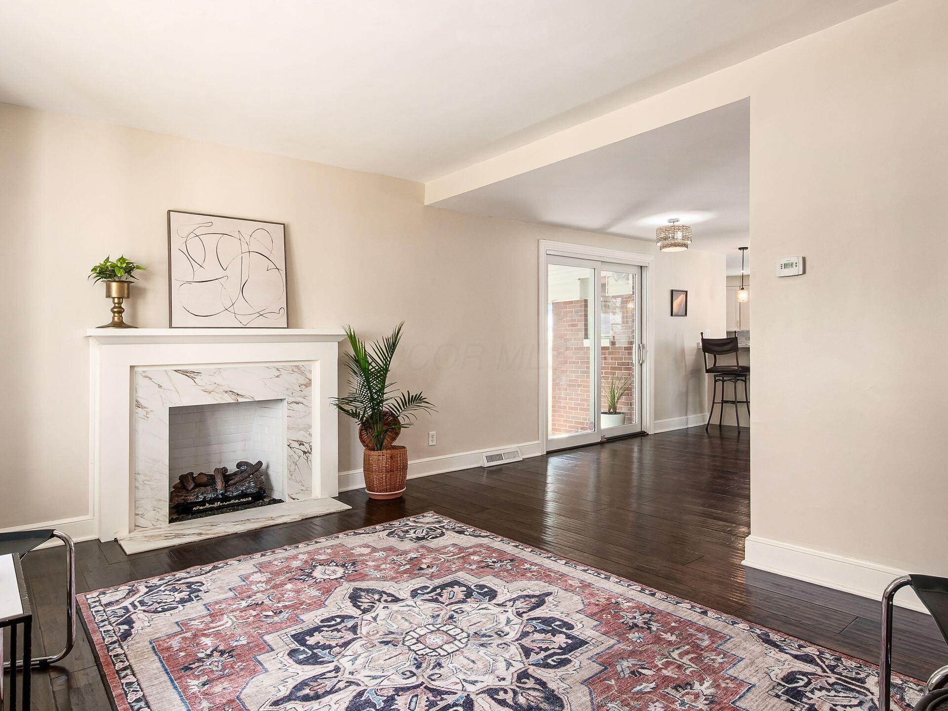 943 Timberman Road Columbus, OH 43212 - Photo 4 of 33 Gas fireplace