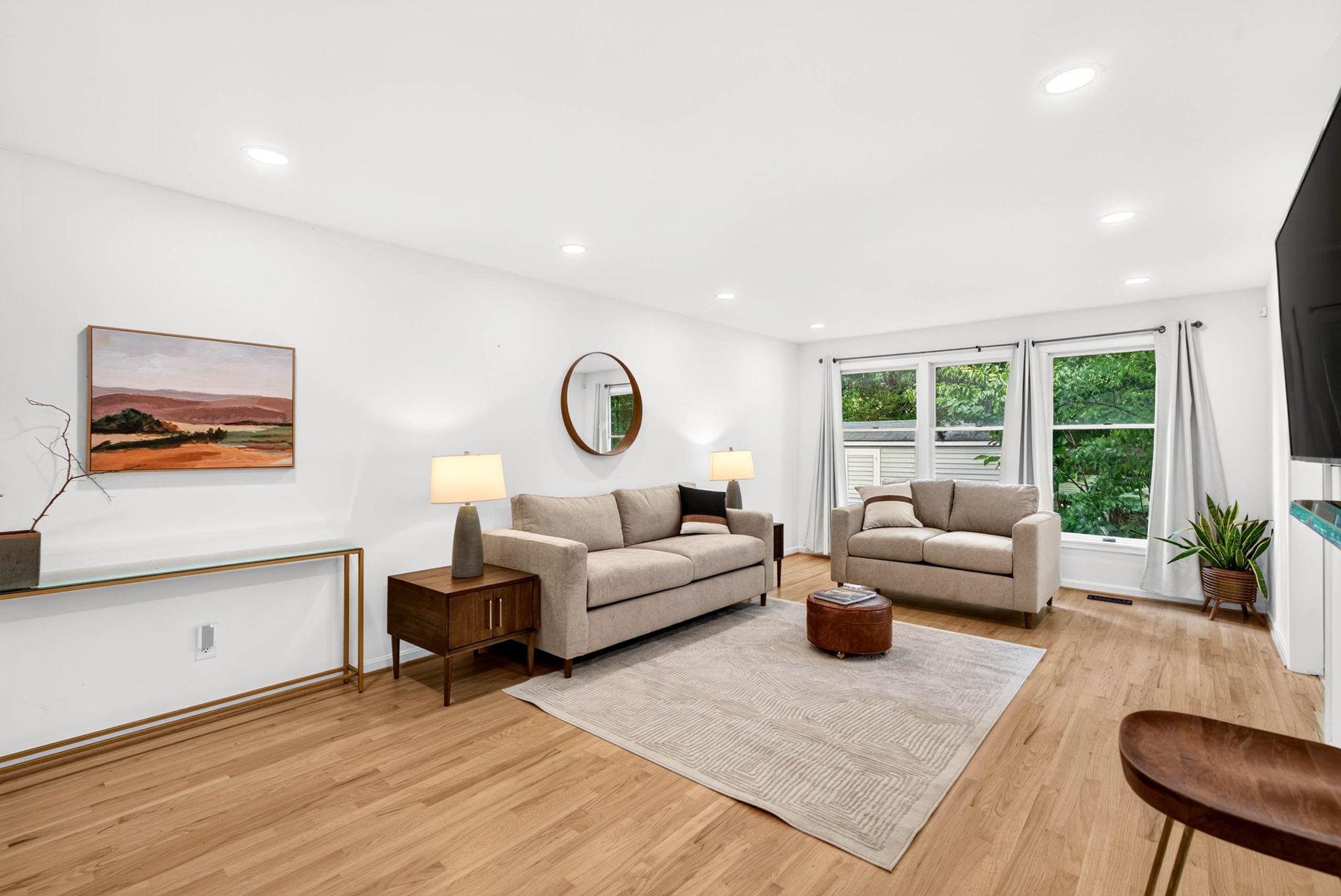8 Manor Brook Road Monkton, MD 21111 - Photo 3 of 60 Bright and inviting living space. Hardwood floors.